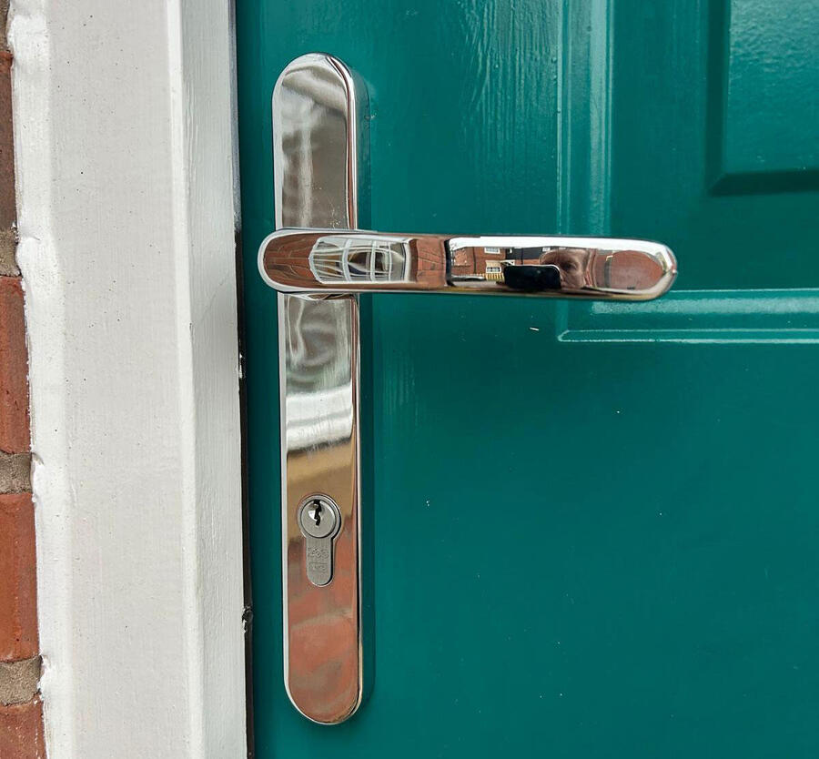 Locksmiths Lincoln: Lock and Handle Replacement