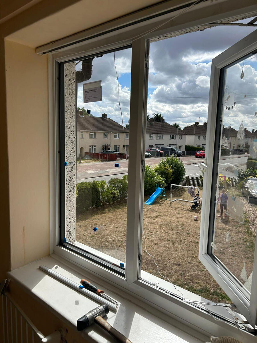 Fitting a Replacement Double Glazed Unit in Newark